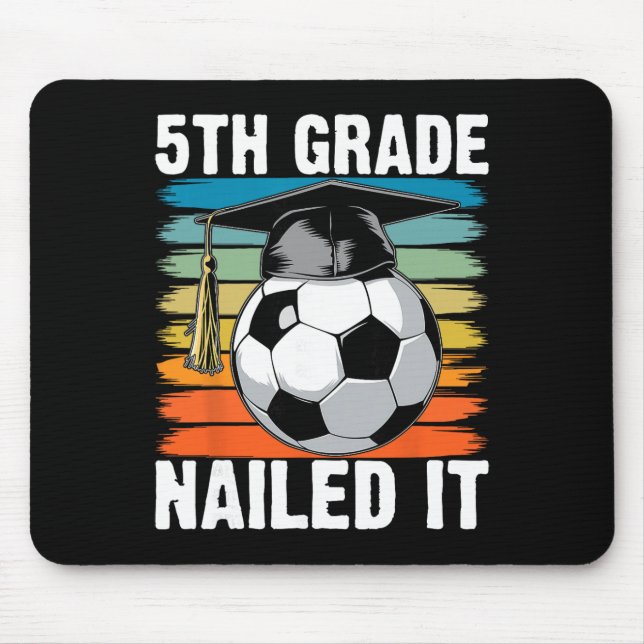 5:e klass Nailed It Fotboll Ll Examen Hatt Retro Musmatta (Framsidan)