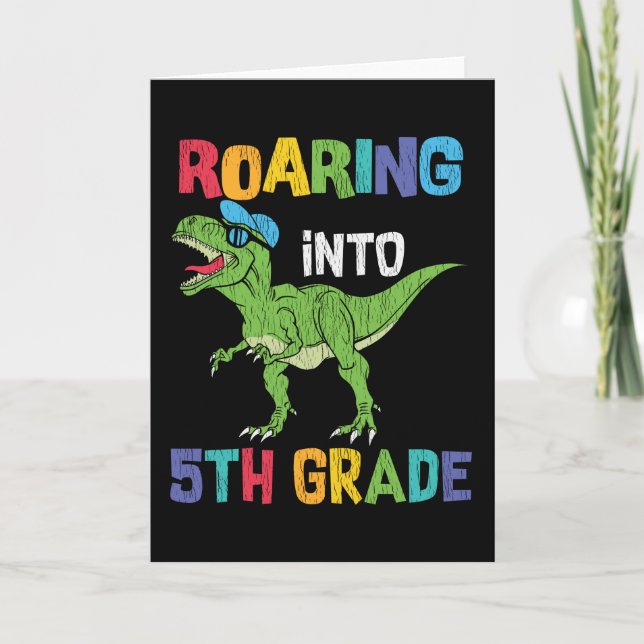 5:e klassens dinosaurie första skoldagspresent til kort (Framsida)