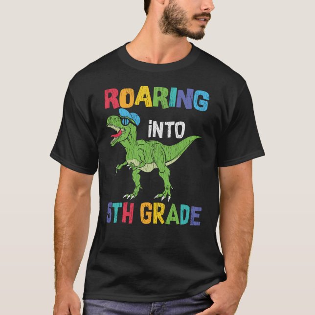 5:e klassens dinosaurie första skoldagspresent til t shirt (Framsida)