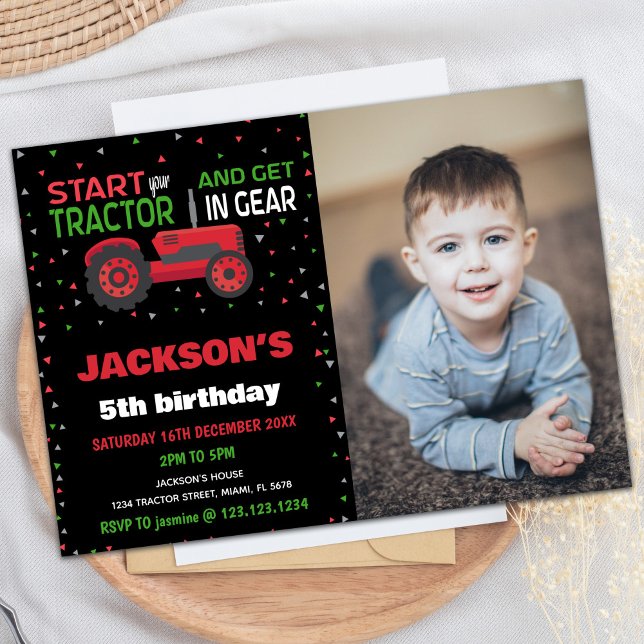 5:e Red Tractor Birthday-inbjudan med foto Inbjudningar (5th Red Tractor Birthday Invitations with photo)