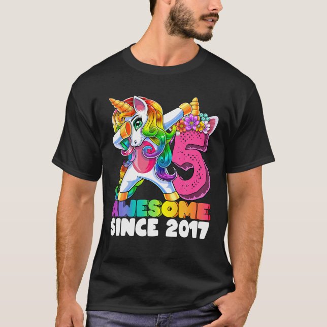 5 Fantastisk sedan 2017 Dabbing Unicorn 5:e födels T Shirt (Framsida)