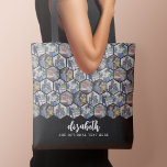 5 Fotokollage - funky hexagon mönster - svart Tygkasse<br><div class="desc">Ett galet mönster med dina favoritfoton på svart bakgrund och ditt namn i vitt. Fotografierna är sexkantsformade, och i mönster är de för att göra en galen design. — Använda dina SQUARE-foton för bästa resultat! Om du vill ändra bakgrunden till färg - klickar du på anpassnings- eller avancerat designområde och...</div>