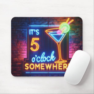 5 O'Clock nånstans Neon Sign på Brick Musmatta
