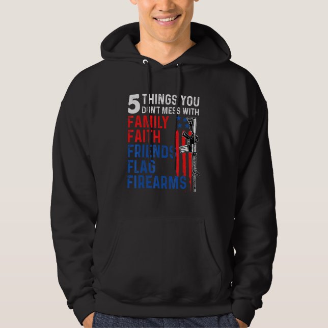 5 Sak Du är inte  med familjevänner Hoodie (Framsida)
