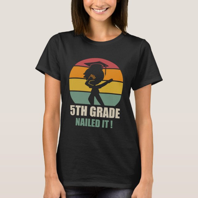 5Th Grade Nailed It  Graduation Dab 2021 T Shirt (Framsida)