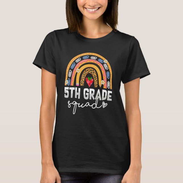 5th Grade Squad Rainbow Leopard Print Team Back to T Shirt (Framsida)