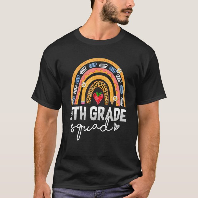 5th Grade Squad Rainbow Leopard Print Team Back to T Shirt (Framsida)
