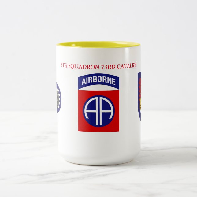 5TH KAVALLERI för SKVADRONEN 73RD RÅNAR Två-Tonad Mugg (Center)