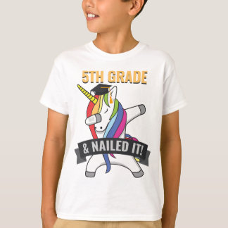 5TH KLASSEN spikade den unicornen som baddar T Shirt