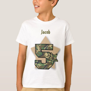 5th Namn för födelsedagpojkeCamo anpassningsbar T Shirt