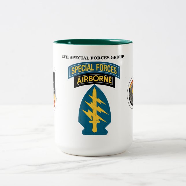 5TH SPECIELL STYRKAGRUPPMUGG Två-Tonad MUGG (Center)