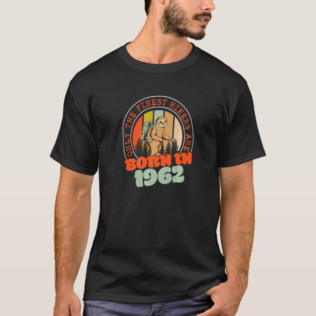 60-årig hiking Sloth, född 1962 60:e födelsedag T Shirt (Framsida)