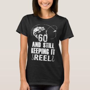 60-årsdag och fortfarande håller det riktiga fiske t shirt