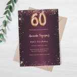 60-årsdagars burgundi ro guld inbjudningar<br><div class="desc">För en elegant på 60 år. En burgundisk övertoningsbakgrund färg. Dekorerad med ro guld faux-glitter. Anpassa och lägg till information om namn och party. Namn är skrivet med ett handskript i stil</div>