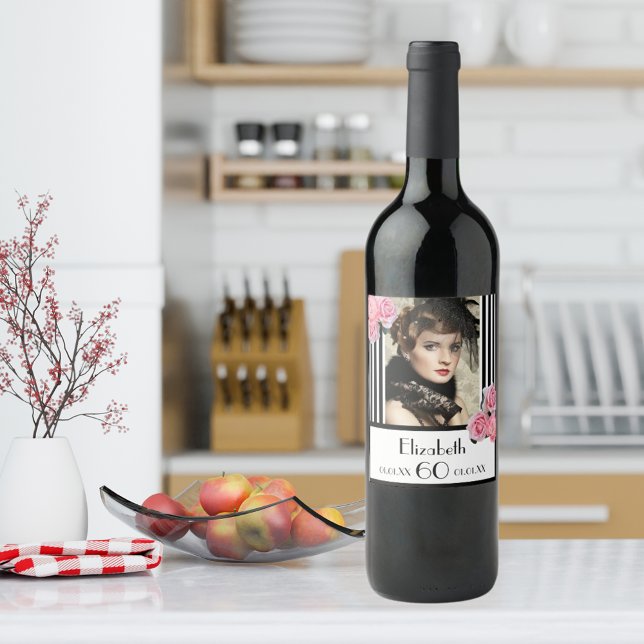 60-årsfoto på svartvit rand-blommigt vinflaska etikett (Skapare uppladdad)