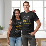 60:e födelsedag 1964 Lägg till Namn Black Guld Par T Shirt<br><div class="desc">Anpassningsbar 60:e födelsedagsgästen av Heder Black och Guld T-Shirt, född 1964. Fira din milstolpe-födelsedag i stil med vår Anpassningsbar 60:e födelsedagsgästen av heder t-shirt. Vår svarta och guld-garanti är perfekten påstående biet vid detta särskilda tillfälle. Med en design som är stolt över "1964", bäror du ditt födelseår med pride samtidigt...</div>