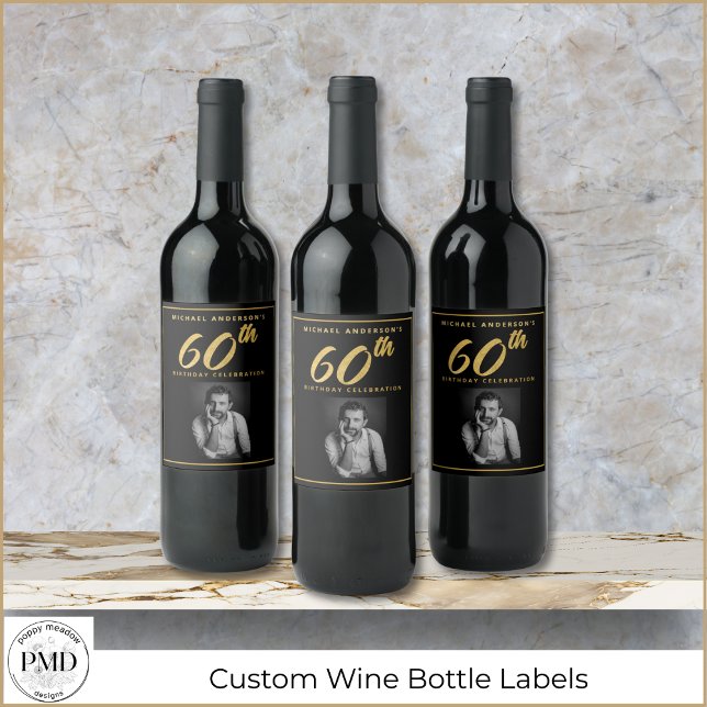 60:e födelsedag Elegant Foto Black Guld Vin-etiket Vinflaska Etikett (60th Birthday Elegant Photo Black and Gold Wine Bottle Label with Faux Gold Leaf, Name, Photo.)