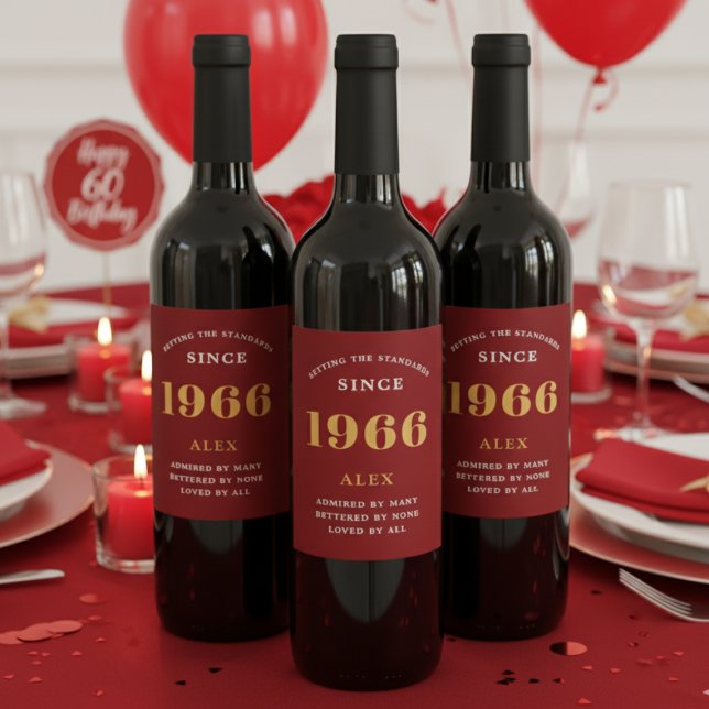 60:e födelsedag Namn 1966 Röda Guld Elegant Chic Vinflaska Etikett (60th birthday red and gold wine bottle labels on red wine bottles.)