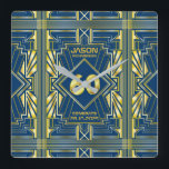 60:e födelsedagen Art Deco Guld Blue Underbar Gats Fyrkantig Klocka<br><div class="desc">Fira din milstolpe i stil med denna unika Art Deco-stil,  Underbara Gatsby-inspirerad design med geometriska former i ljusa guld över mörk blått bakgrund. En elegant,  klassig,  könsneutral perfekt för att hedra minnet av denna speciella födelsedag med den jazzinfusade smaken av de roande tjuvårdarna.</div>