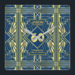 60:e födelsedagen Art Deco Guld Blue Underbar Gats Fyrkantig Klocka<br><div class="desc">Fira din milstolpe i stil med denna unika Art Deco-stil,  Underbara Gatsby-inspirerad design med geometriska former i ljusa guld över mörk blått bakgrund. En elegant,  klassig,  könsneutral perfekt för att hedra minnet av denna speciella födelsedag med den jazzinfusade smaken av de roande tjuvårdarna.</div>