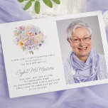 60:e Födelsedagsfesten blomma i Bouquet-fotoföreta Inbjudningar<br><div class="desc">En elegant vattenfärgsbukett med vintage blommor dekorerar toppen av denna 60-årsöverraskningsinbjudan. Mjuka pastellblommor accentueras med modern konst. namn från födelsedagskalfirman skrivs i ett modernt,  enkelt skript. Det finns matchande tecken och det finns dekorationer i party tillgängliga.</div>