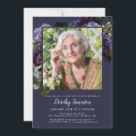 60:e Födelsedagsfestens Blommigt för foto av Moody Inbjudningar<br><div class="desc">Moody och mystiskt lila ro och peonier var tonen i elegantens 60:e födelsedagsfest. De vita verkligen! Formellt, men med en modern tvist för kvinnan som alltid har haft en känsla av blommor från stil och kärlek. Det här objektet är en del av samlingen Moody Lila Flower. Den innehåller de artiklar...</div>