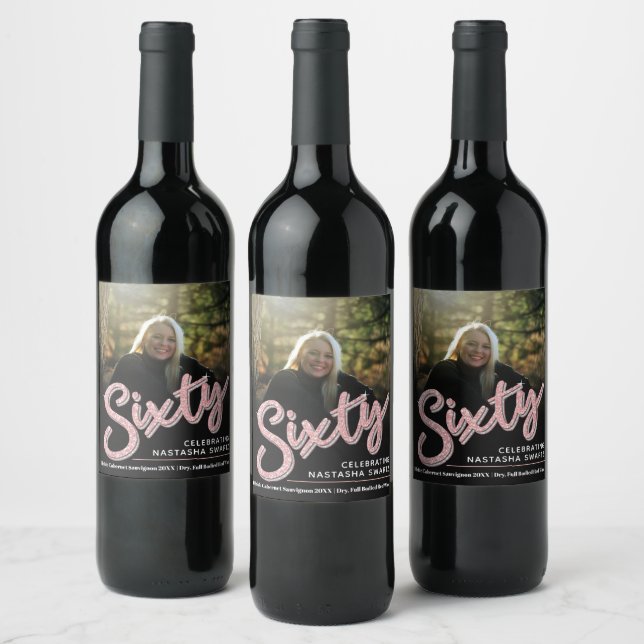 60:e födelsedagsfotoskriptet glitter rosa vinflaska etikett (Flaskor)