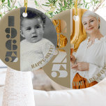 60:e födelsedagspresent Born 1965 Ornament<br><div class="desc">Den här vackra prydnaden gör en underbar 60-årsdag för dem som föddes 1965. Du kan lägga till ett gammalt foto från baby på ena sidan och ett nytaget foto på den andra. Det finns också utrymme för att lägga till text eller ett meddelande på varje sida.</div>