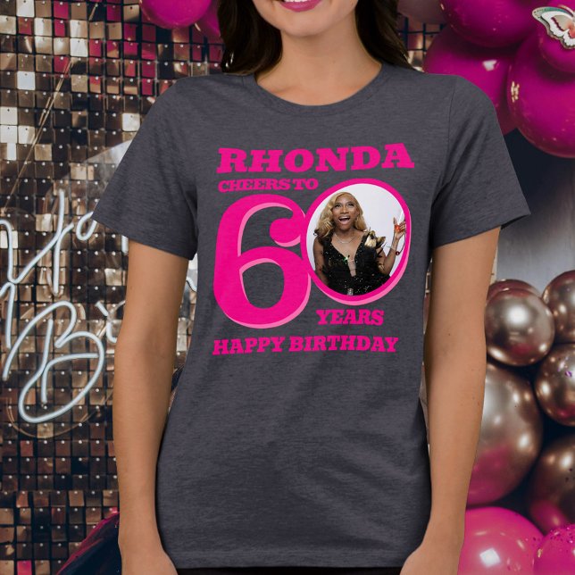 60:e födelsedagstextens foto och namn rosa t shirt (Skapare uppladdad)