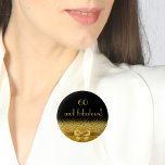 60 och fantastisk balk guld elegant knapp<br><div class="desc">Elegant,  klassisk,  glamorös och feminin. En färgad i guld med gyllene glitter och gnistra,  lite av lek och lyx för en födelsedag. Svart bakgrund. Med texten: 60 och fantastiskt!</div>