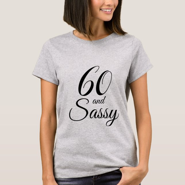60 och Sassy Birthday Gift T Shirt (Framsida)