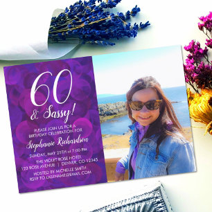 60 och Sassy Elegant Lila Photo Birthday Inbjudningar