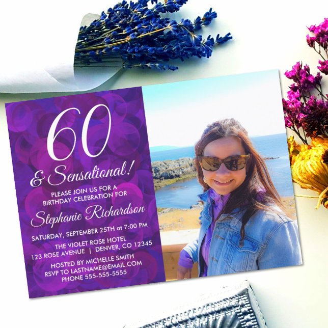 60 och Sensational Elegant Lila Photo Birthday Inbjudningar (Skapare uppladdad)