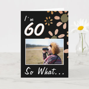 60 Så vad Roligt Citat 60-årsdag Blommig Foto Kort