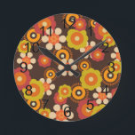 60-talets Retro Flowers Pop Culture Rund Klocka<br><div class="desc">Detta är en fantastisk-design som inspirerats av 70-talets diskoepok. Om du vill ha andra produkter med den här designen,  meddela mig om du vill ha en anpassningsbar.</div>