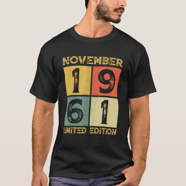 61:a födelsedag Dekorationer november 1961 61 år O T Shirt (Framsida)