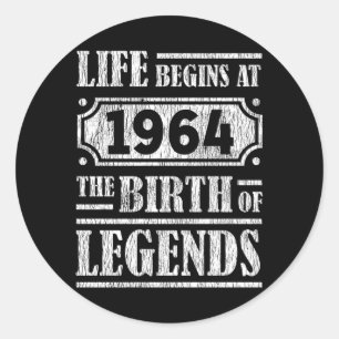 61 år gammal 1964 Födelseort: Legend 61:a födelsed Runt Klistermärke