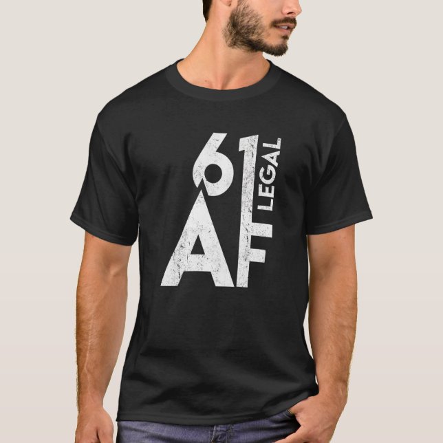 61 Juridisk assistent vid födelsedag 61:a årsålder T Shirt (Framsida)