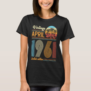62 ÅRS Åldersdag Vintage April 1961 Kvinnor i fert T Shirt