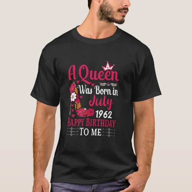62:e födelsedag High Heel A Queen föddes den 1 jul T Shirt (Framsida)
