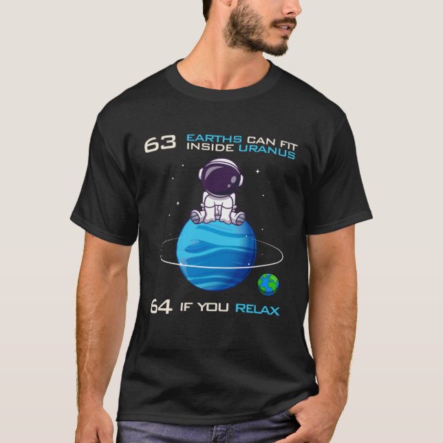 63 Earths Can Fit Inside Uranus  Astronomy Space T Shirt (Framsida)