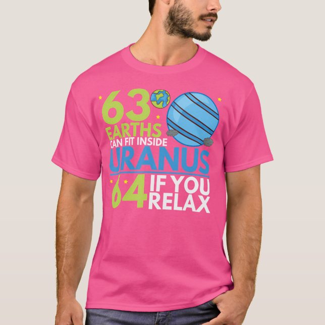 63 Earths Can Fit Inside Uranus Funny Astronomy T Shirt (Framsida)