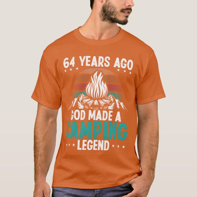 64-årig campinglegend Scout 64-födelsedagscamper T Shirt (Framsida)