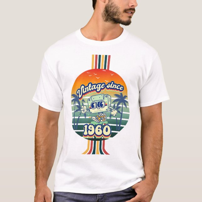 65 år gammal Vintage 1960 kassettbandsuppretro T Shirt (Framsida)