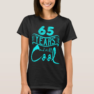 65 år och kalla roliga födelsedaggåvor för t shirt