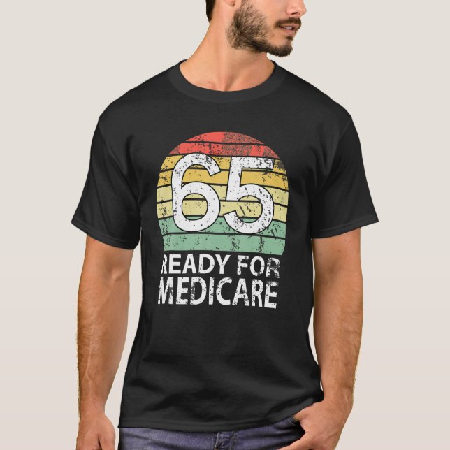 65 Birthday Pension Funny Medicare Grandpa Gran T Shirt (Framsida)