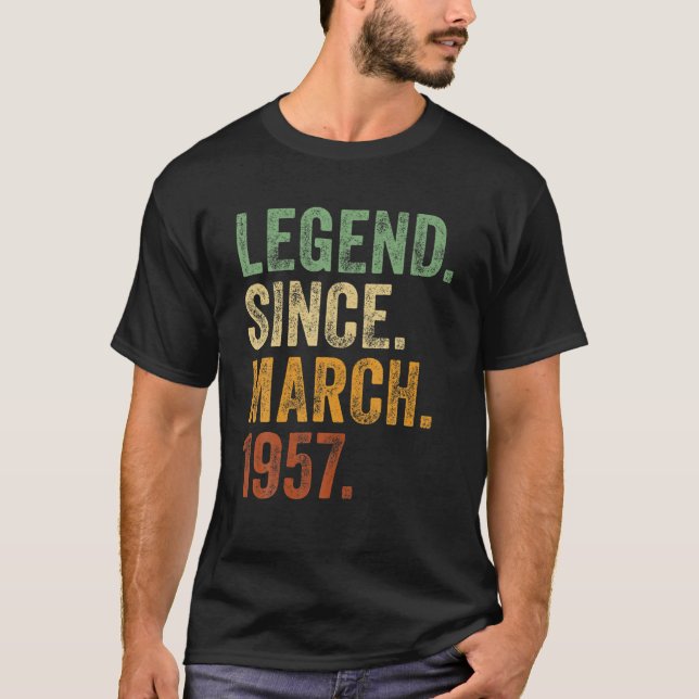 65e Födelsedagen mars Born 65 år sedan 1955 T Shirt (Framsida)