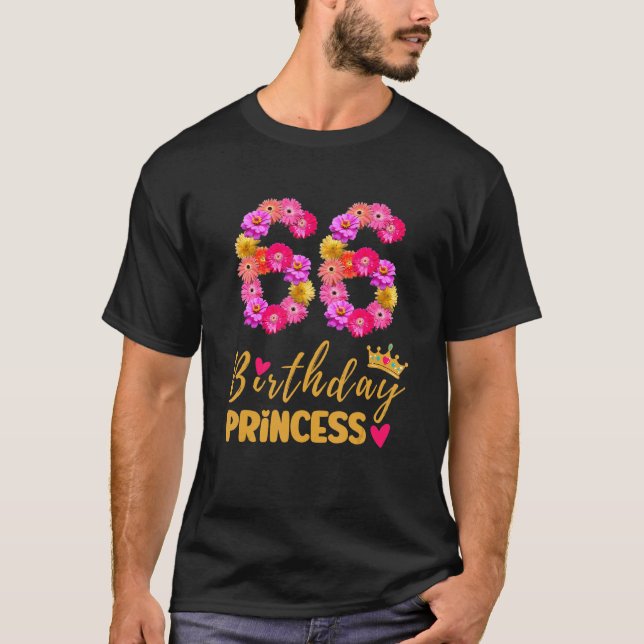 66-åriga födelsedag prinsessan fyller sin 66:e B T Shirt (Framsida)