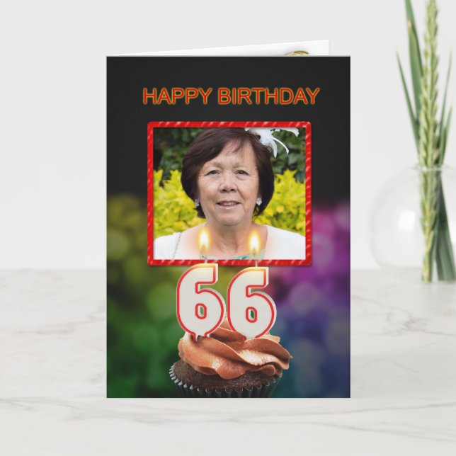 66:e födelsedagen med kaka och ljus kort (Framsida)