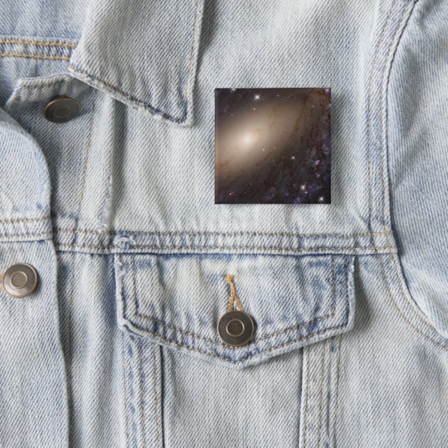 6744, 30 miljoner ljusår bort. knapp (In Situ)